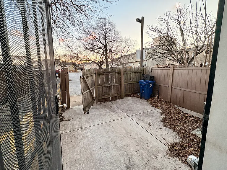 1307 E Madison St — Photo 20