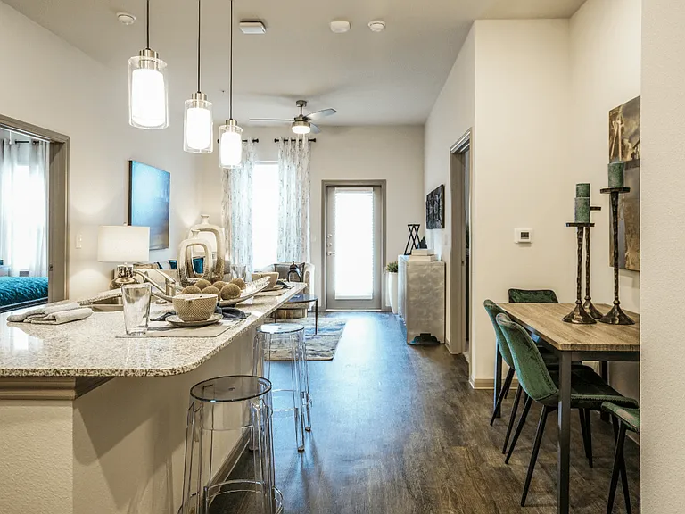 The Grand at Manor Apartments — Photo 28