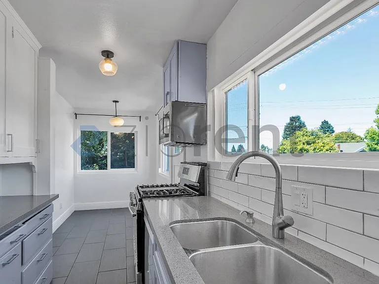 5737 Claremont Ave — Photo 19