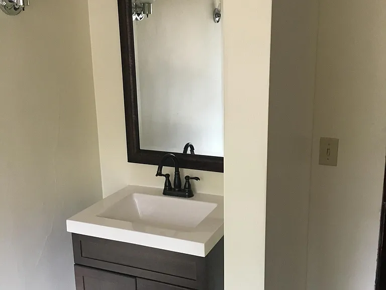 140 Winspear Ave — Photo 6
