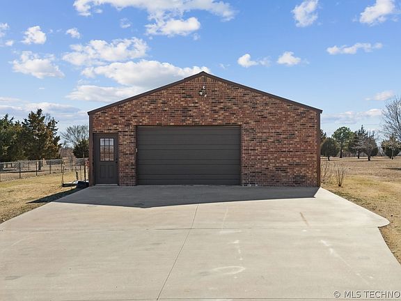 5th image of 3398 E 426th Rd