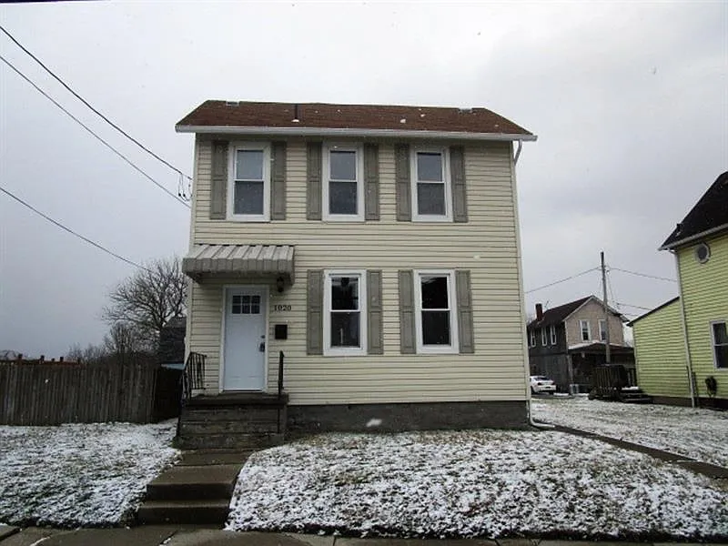 1020 Summit St photo 1