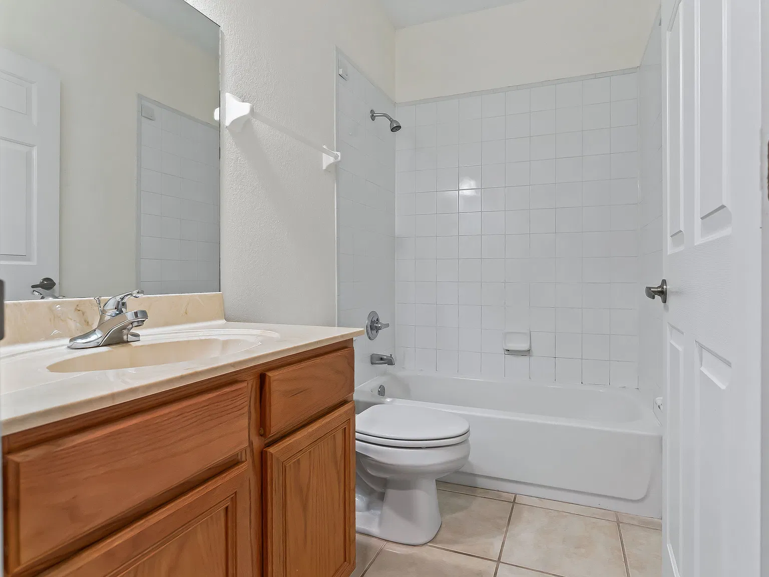 2 bed, 1190 sqft, $1,300 — Photo 2