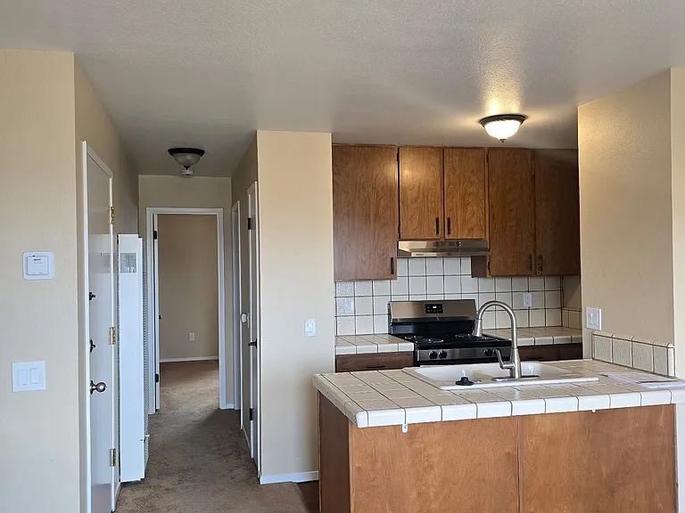 320 Watson St #B — Photo 5