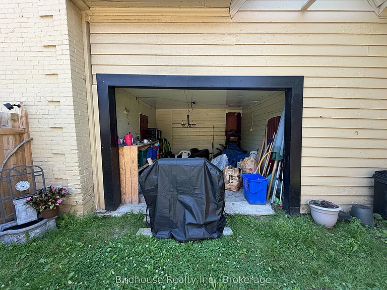 123 William St N — Photo 12