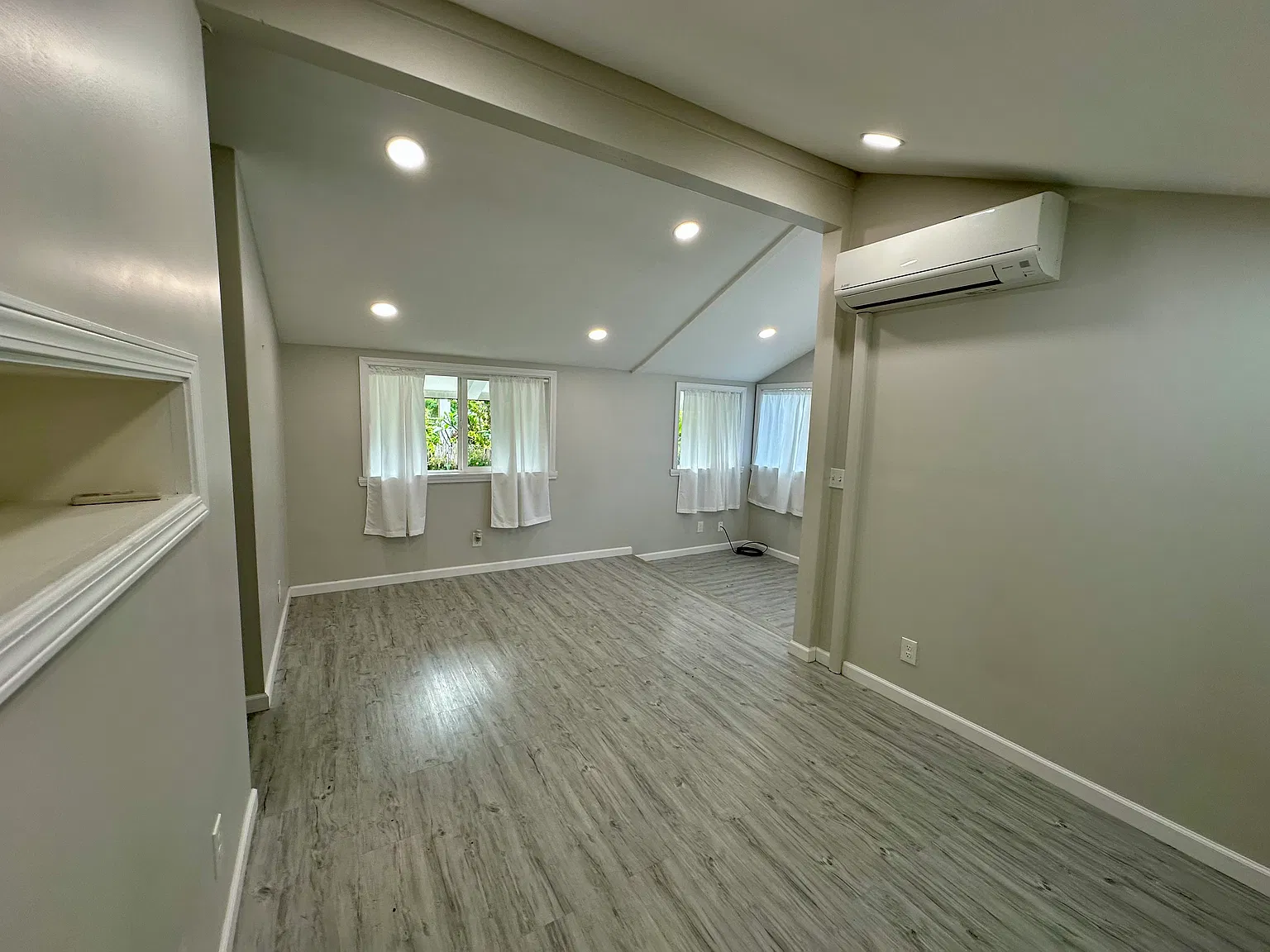 2 bed, 582 sqft, $3,100 — Photo 4