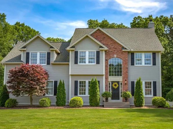 41 Christopher Dr, Westfield, MA 01085