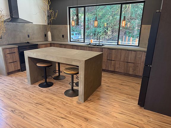 4th image of 10 Valley View Cir