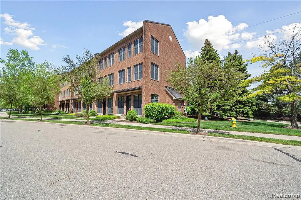 2 bed, 2.5 bath, 1670 sqft, $4,600 — Photo 3