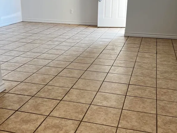 302 81st St Unit 2, Lubbock, TX 79404