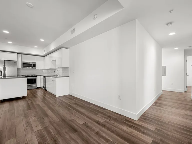 1215 S Bedford — Photo 11