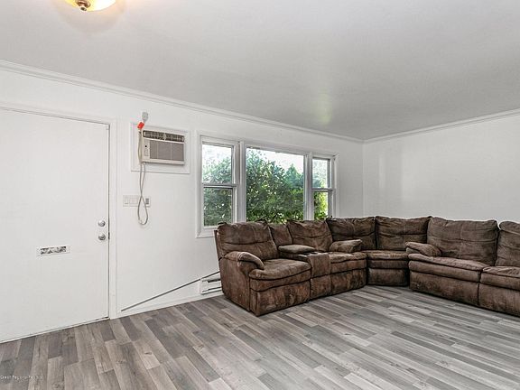 5th image of 408 Chamberlain St