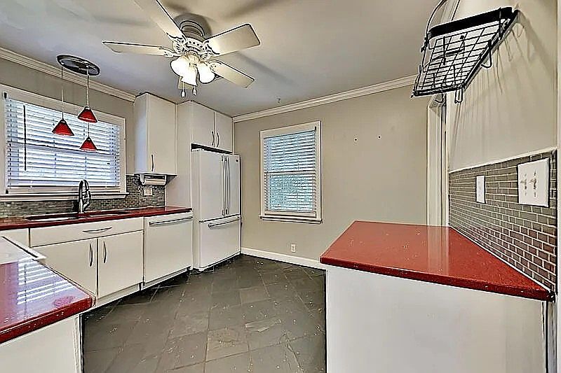 2nd image of 4901 Trousdale Dr