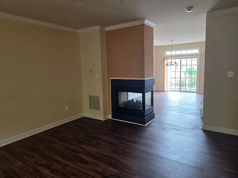 308 Garden View Sq — Photo 6