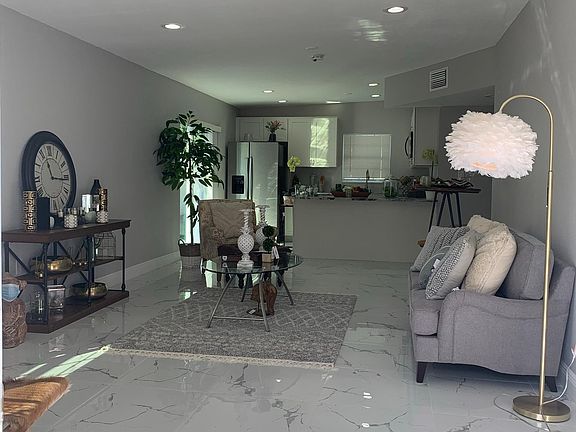 4th image of 2401 Sheffield Ave