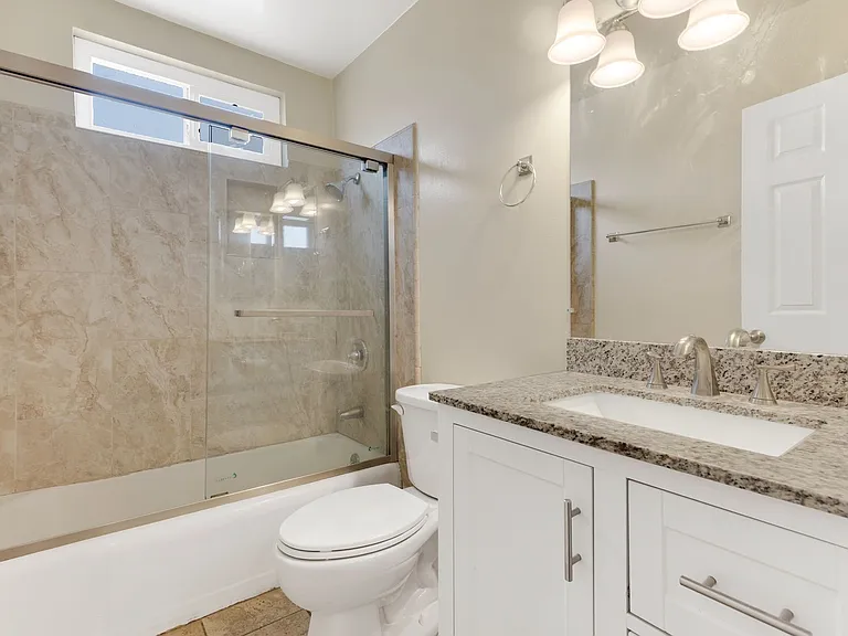 1690 E Hillcrest Dr — Photo 24