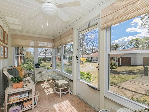 4th image of 824B Balmoral Ct