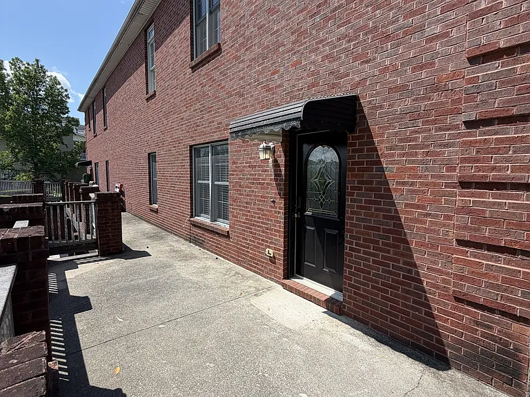 30 Rose Ct — Photo 1