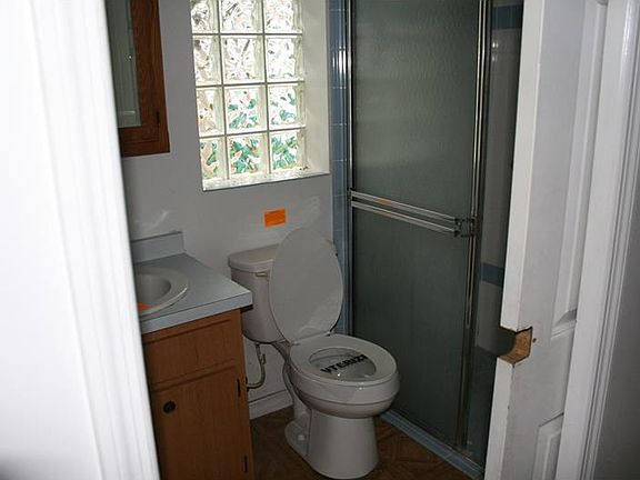 5th image of 641 Wisteria Ave