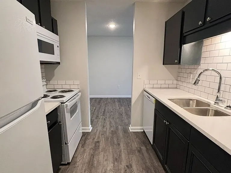 463 Alexander Ave — Photo 6
