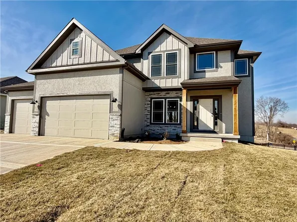 1984 Longview Dr, Liberty, MO 64068