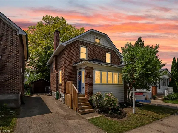 35 Moore Ave N, Waterloo, ON N2J 3E4