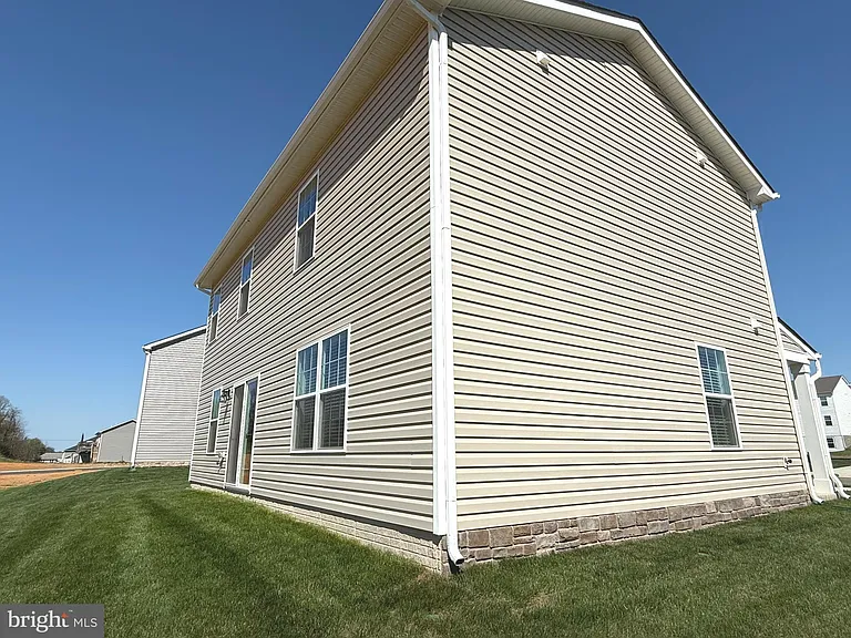 223 Orpington Dr — Photo 20
