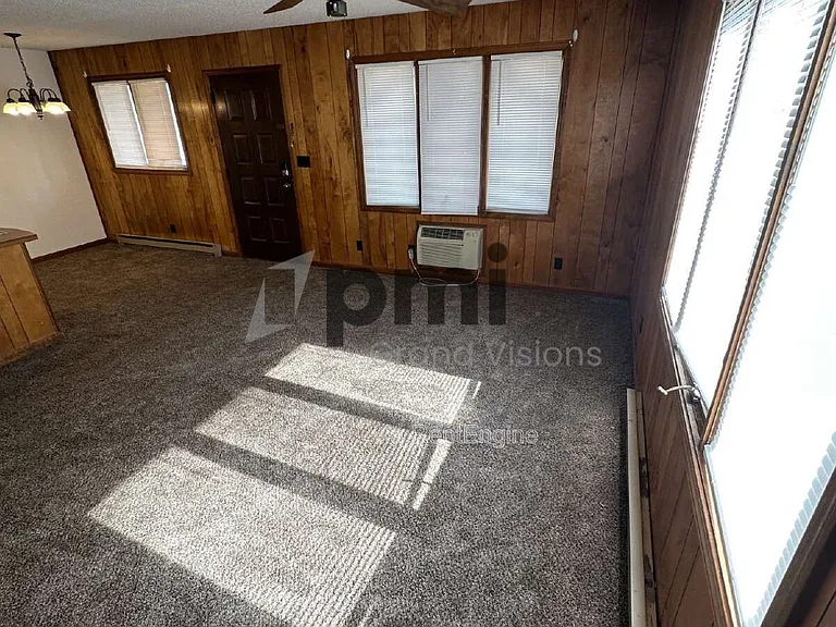 955 4th St #4 — Photo 10