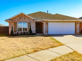 601 SW 38th Pl, Moore, OK 73160