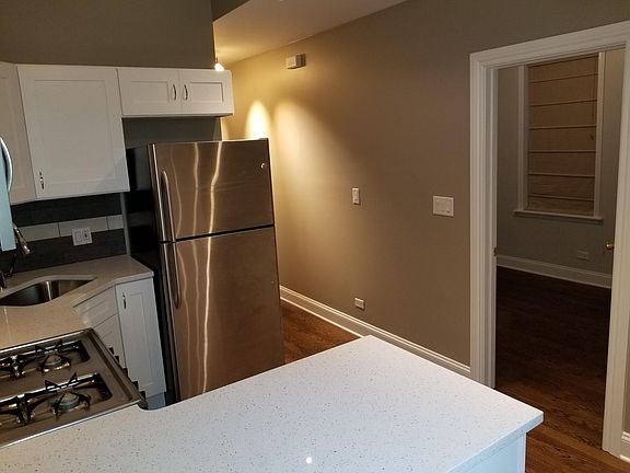 5th image of 1925 N Winchester Ave #4