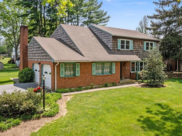 34 Iroquois St, Emmaus, PA 18049