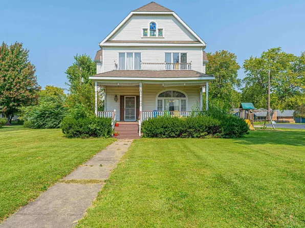 1108 E Chestnut St, Mason City, IL 62664