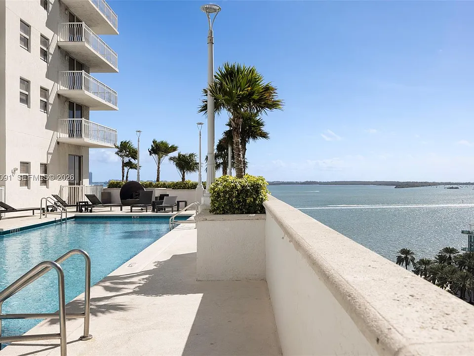 1200 Brickell Bay Dr #4010