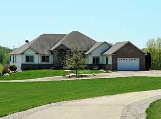 23300 Grandview Trl, Lakeville, MN 55044