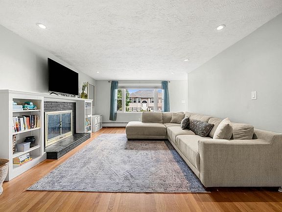 3rd image of 25 Fellsmere Ave