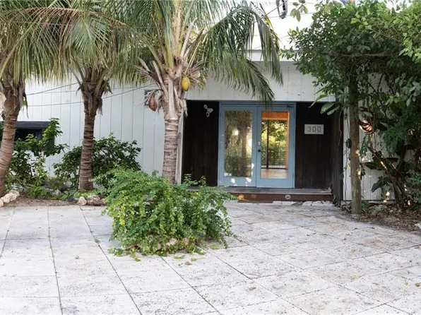 300 Garden Ln, Sarasota, FL 34242