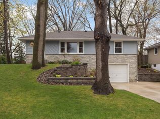 5045 Red Oak Dr, Mounds View, MN 55112