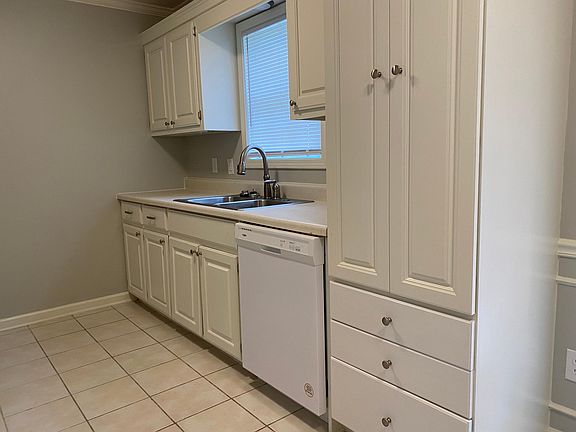 3rd image of 161 Woodgrove Dr