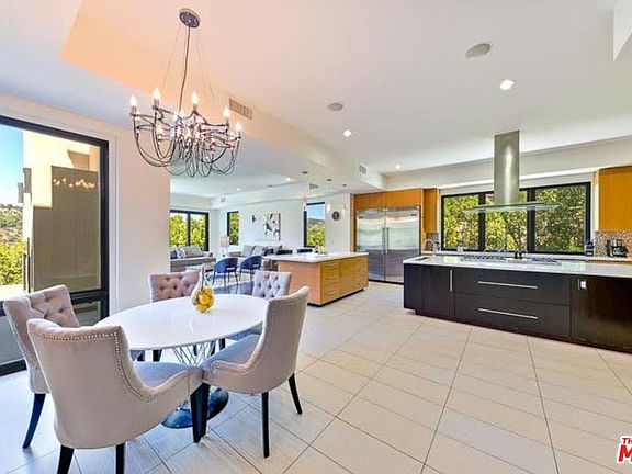 4th image of 2171 W Sheringham Ln