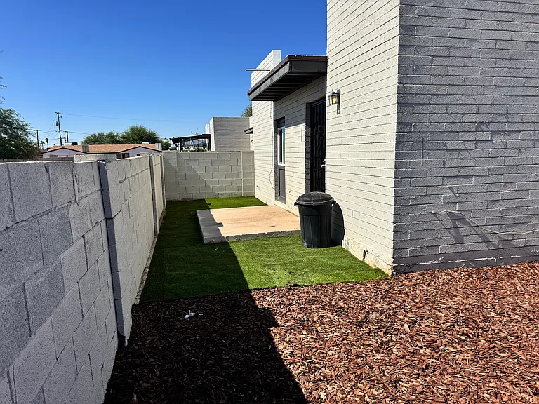 115 W Hill Dr #11 — Photo 22