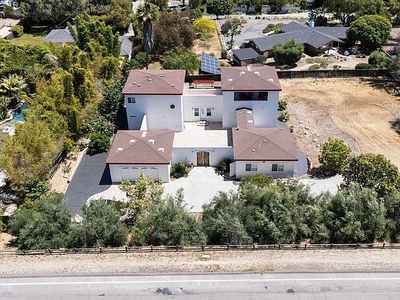 3rd image of 441 Rancho Santa Fe Rd