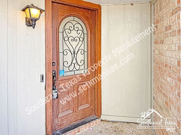 3rd image of 941 Green Meadow St