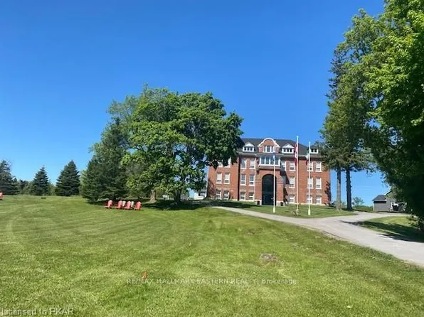 1354 Youngs Point Rd #101, Selwyn, ON K0L 2H0