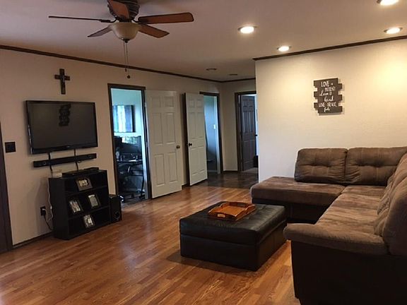 4th image of 209 Longhorn Dr