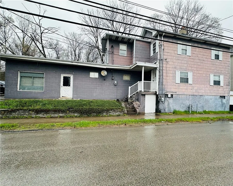569 E Maiden St photo 1