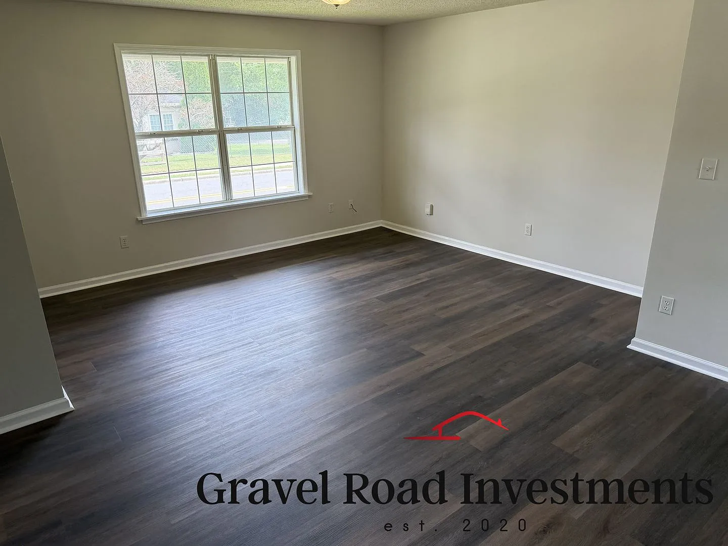 Freshly Updated 3 Bedroom, 1 Bathroom Home — Photo 3