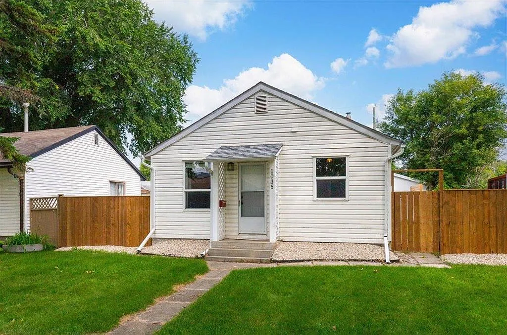 1035 Rosemount Avenue — Photo 1