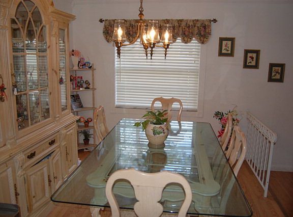 4th image of 22 Woodlake Dr