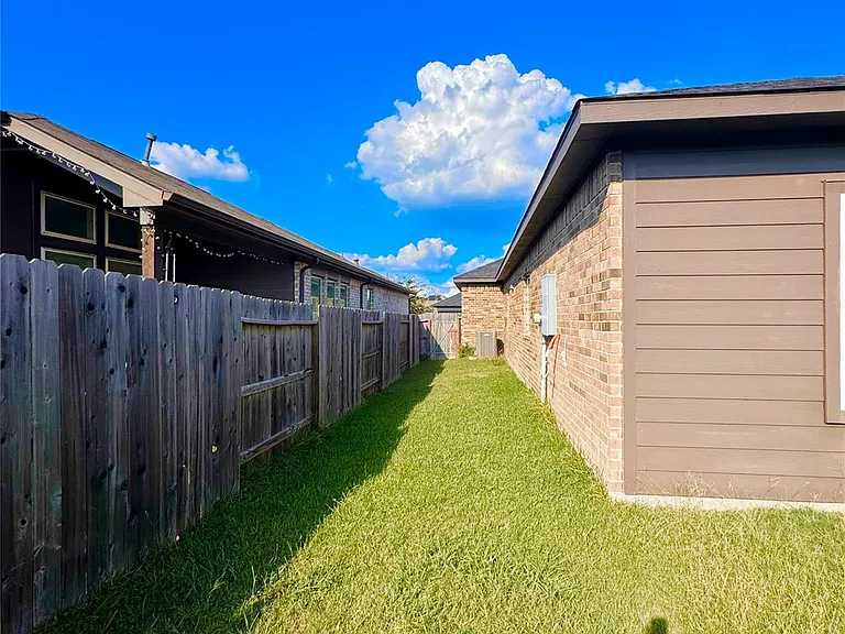 14211 Alberta Spruce Ln — Photo 22