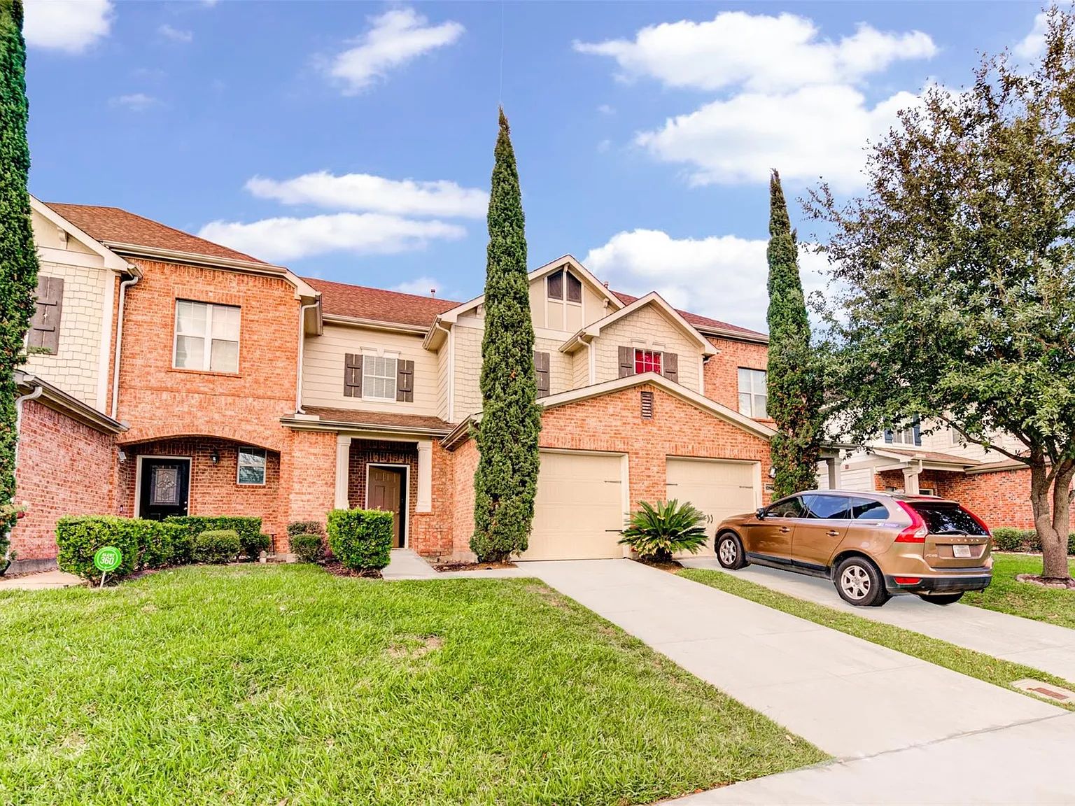 2 bed, 2.5 bath, 1430 sqft, $1,700 — Photo 3